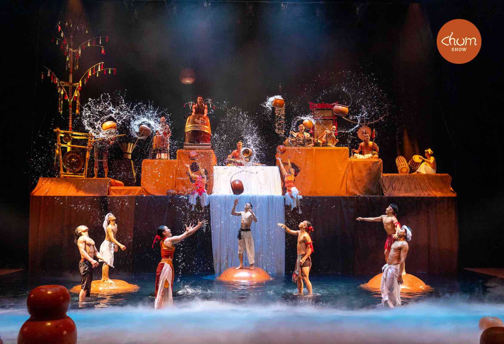 Image at the Chum Show play taking place in Nha Trang. Photo: Huu Long