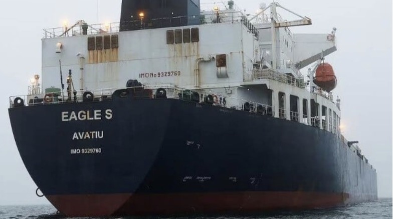 Barco petrolero Eagle S sospechoso de cortar 5 lineas de cable en el Mar Baltico. Foto: Finnish Border Guard