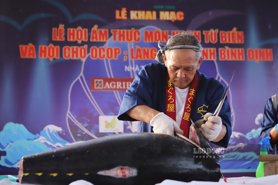 El programa 'Exposicion de arte culinario de atun oceanico' servira 5.000 tazones gratuitos para los turistas. Foto: Hoai Phuong