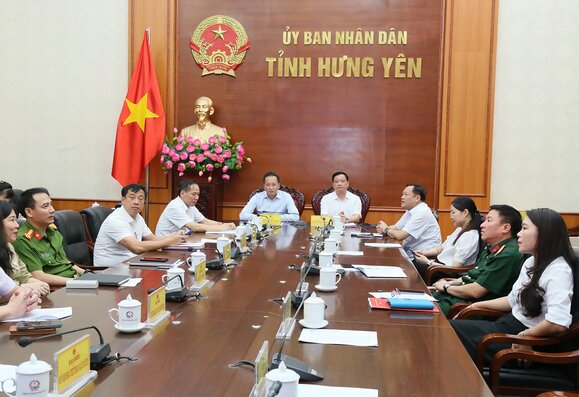 Hung Yen leaders attend the national conference to eliminate temporary houses. Photo: Hung Yen Provincial Portal