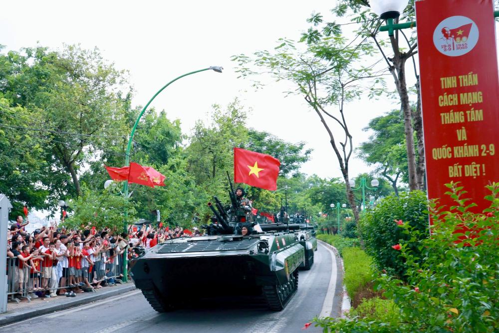 The military artillery blocks moving on Thanh Nien Street entered Ba Dinh Square during the general parade on August 24. Photo: Hai Nguyen