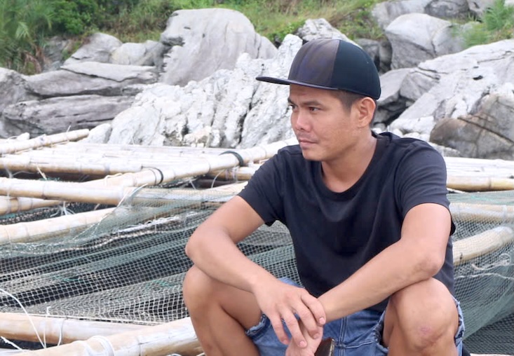 Anh Hoang Ngoc Han ngoi lang ben bo da. Anh: Hai Phuong