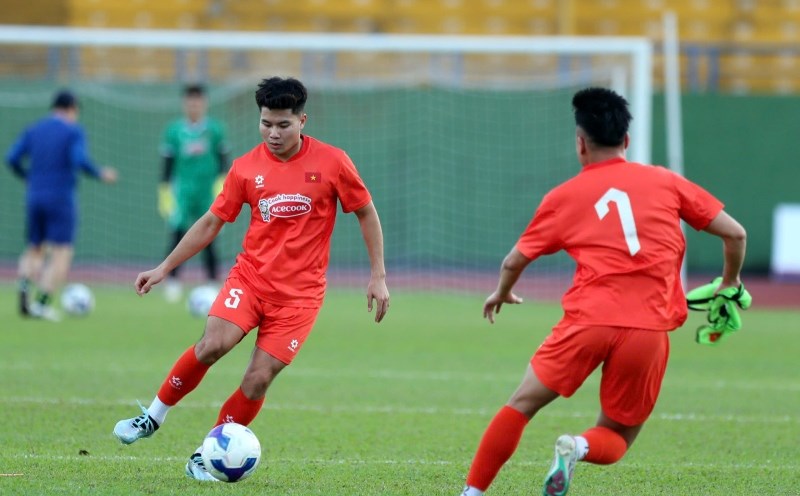 Truong Tien Anh and The Cong Viettel players joined the Vietnam team late. Photo: Thanh Vu