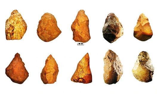 Di tích Rộc Tưng - Gò Đá với các công cụ của người nguyên thuỷ có niên đại cách nay 800.000 năm. Ảnh: Bảo tàng Pleiku