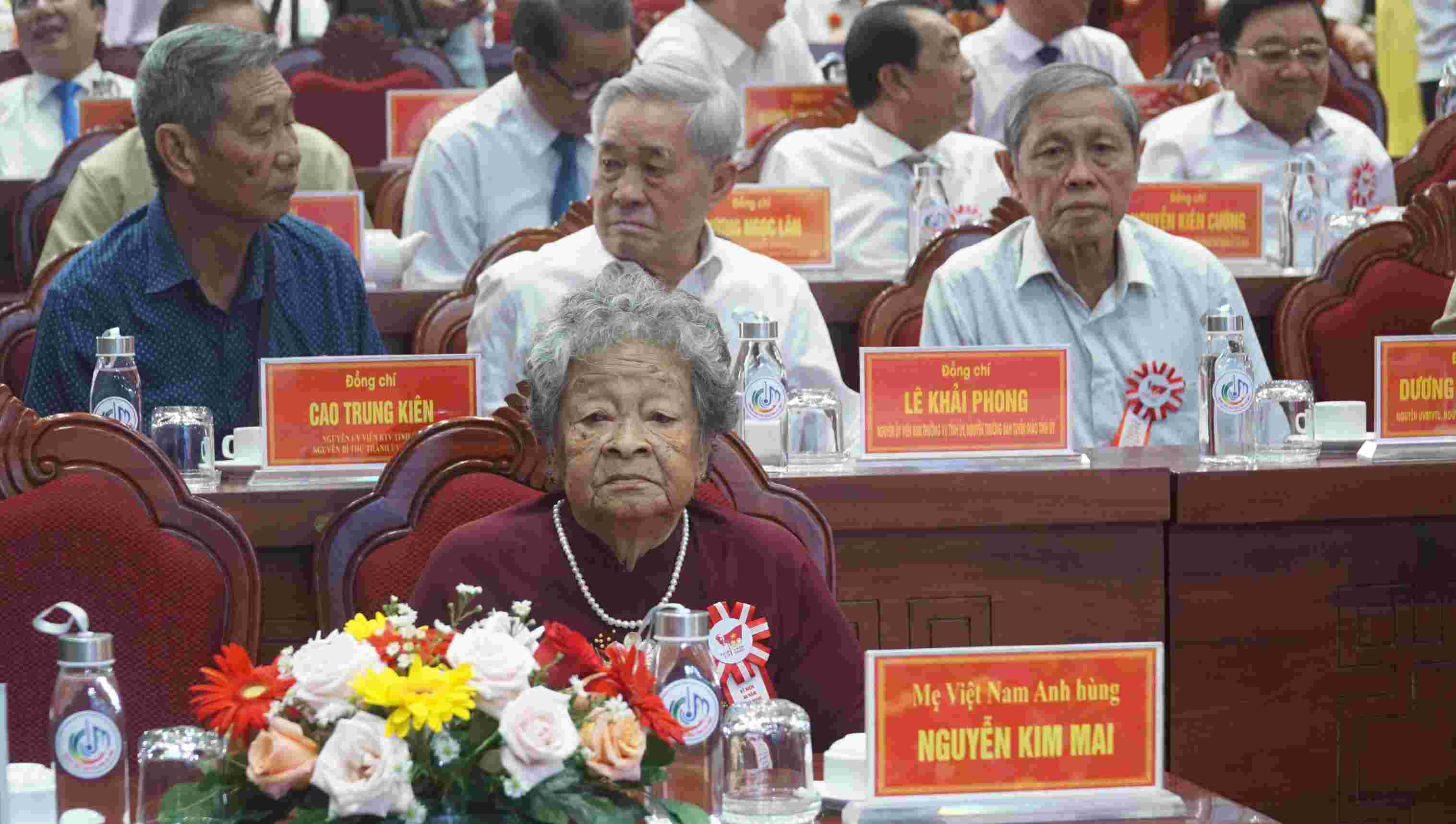Nhieu dai bieu la lanh dao, nguyen lanh dao hai tinh Ca Mau, Bac Lieu tham gia buoi le. Anh: Nhat Ho