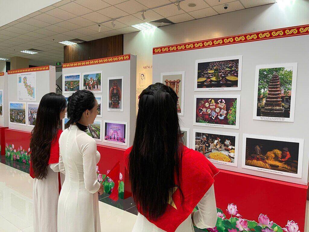 Hung Yen celebrates the 80th anniversary of the August Revolution with a thematic exhibition. Photo: Hung Yen Provincial Museum