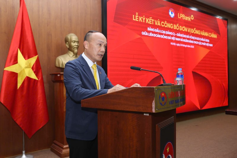Tong Thu ki VFF Nguyen Van Phu phat bieu tai buoi le. Anh: VFF