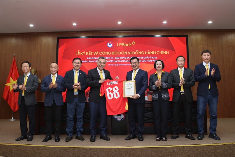 Le ky ket va cong bo tai tro giua VFF va LPBank tai vong loai U23 chau A 2026. Anh: VFF