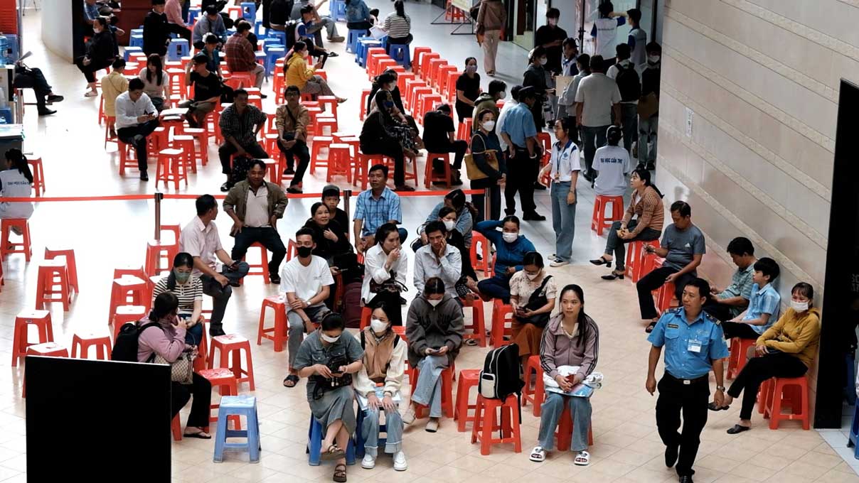 Can Tho University works full-time to support successful candidates in applying for admission