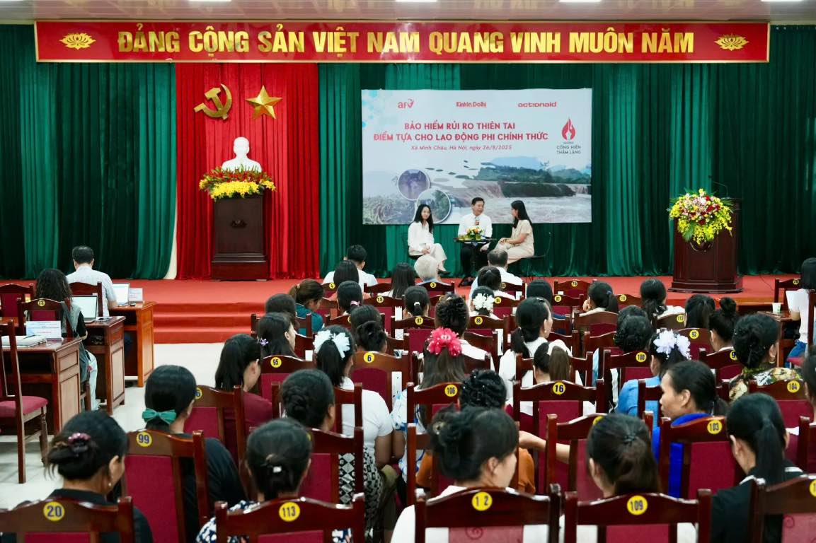 Overview of the seminar "Dismantling natural disaster risk insurance - a support for informal workers". Photo: Duy Khanh