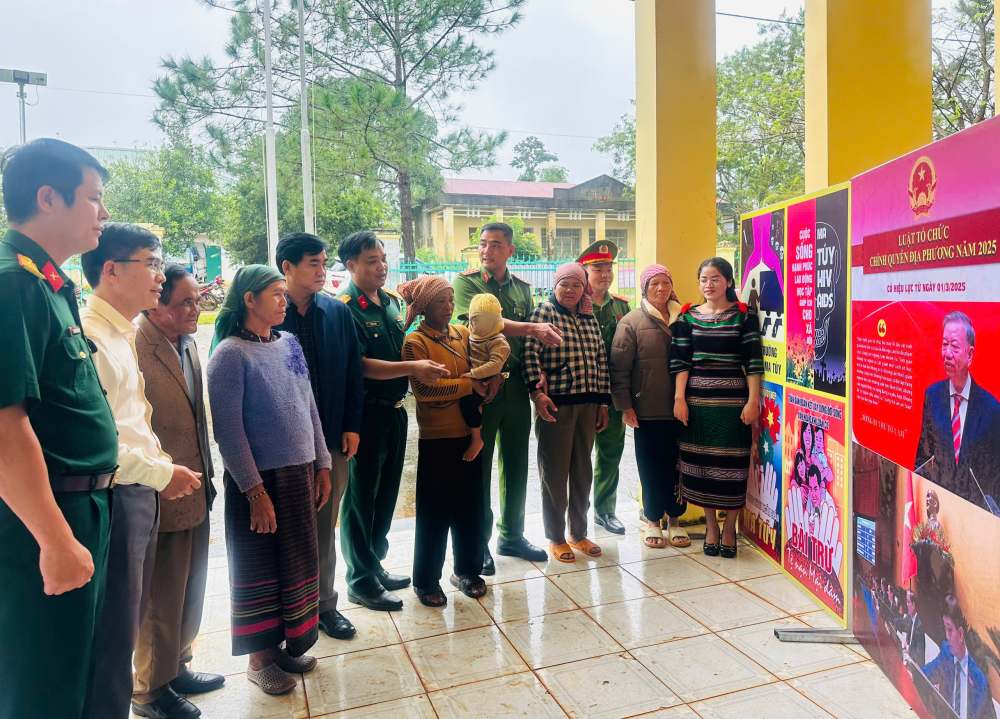 Viec tuyen truyen sat thuc tien, de hieu da tao chuyen bien tich cuc trong nhan thuc va hanh dong doi voi ba con. Anh: Hong Tham