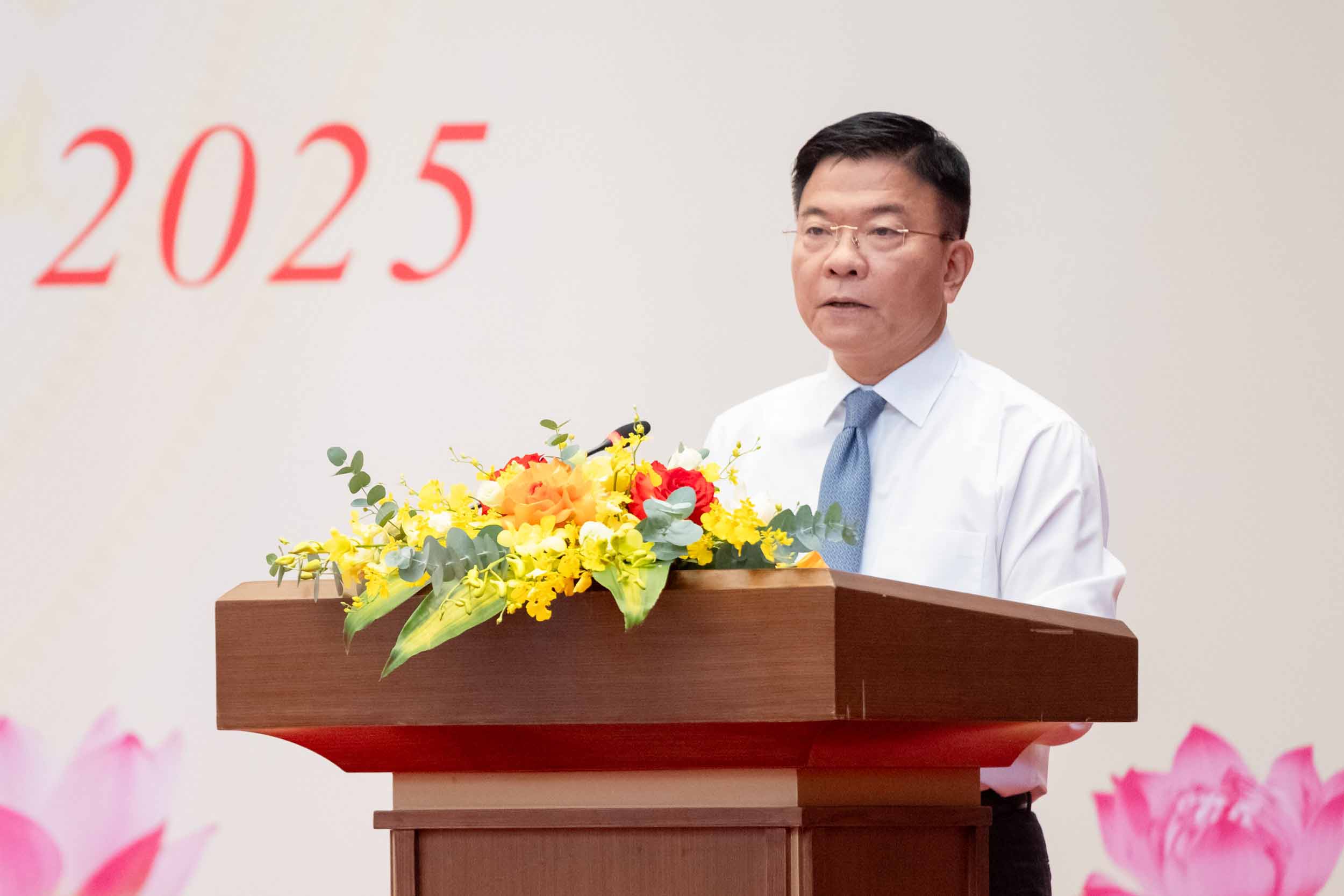 Deputy Prime Minister Le Thanh Long requested that the school network should be re-planned scientifically and reasonably, associated with the 2-level local government model. Photo: Pham Thang