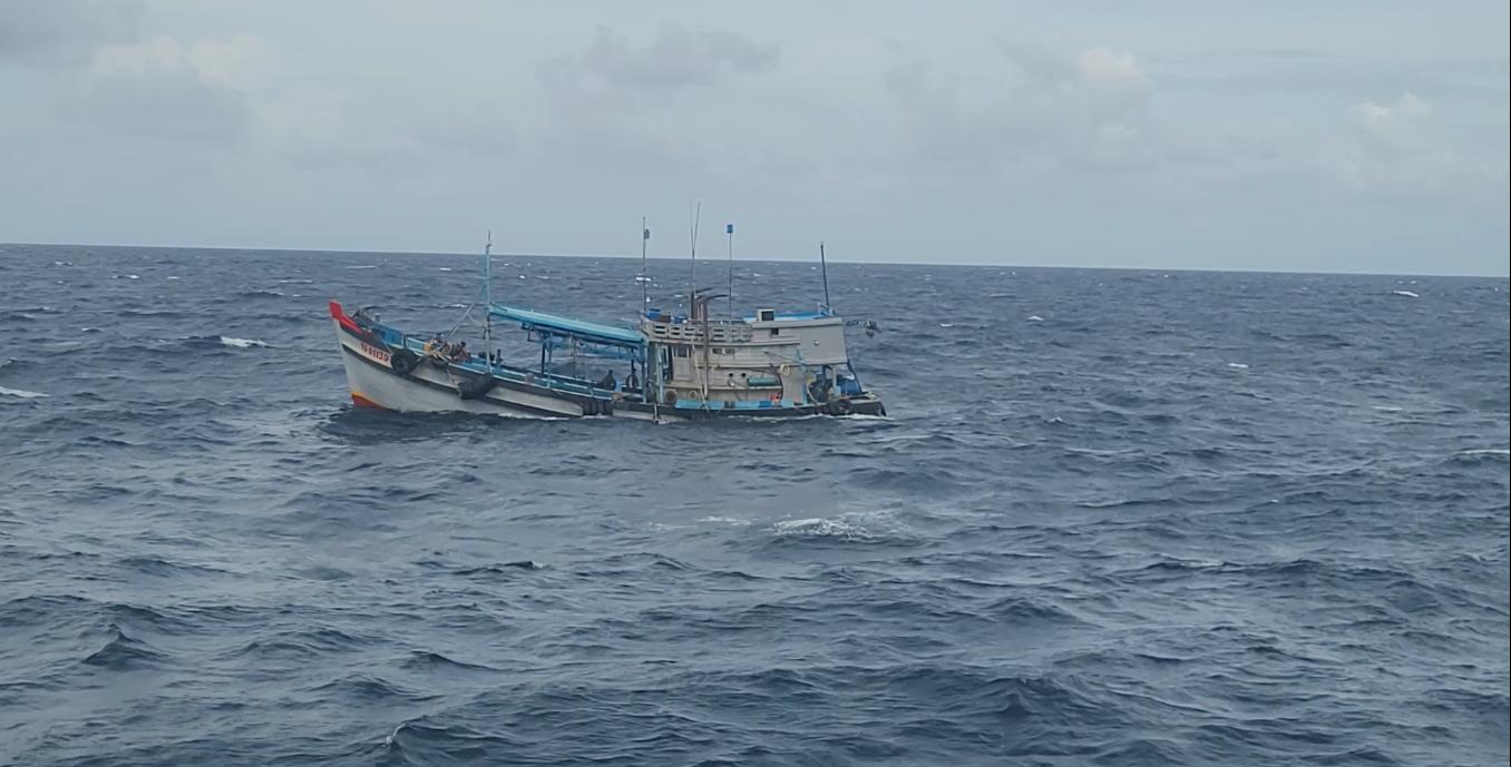 Fishing vessels illegally carrying DO oil.