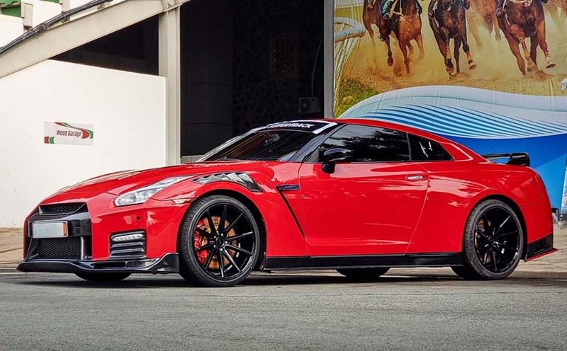White Nissan GT-R R35 appears in Vietnam