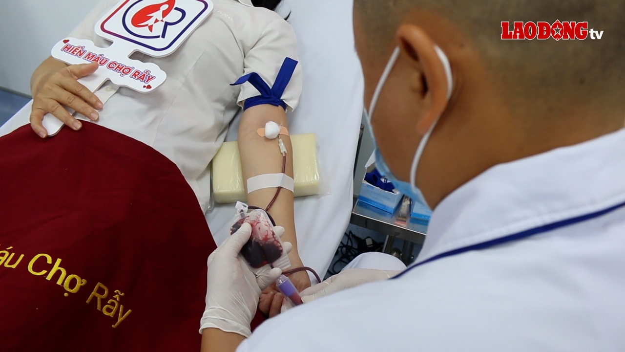 Ho Chi Minh City residents donate blood to save lives. Photo: Nguyen Ly