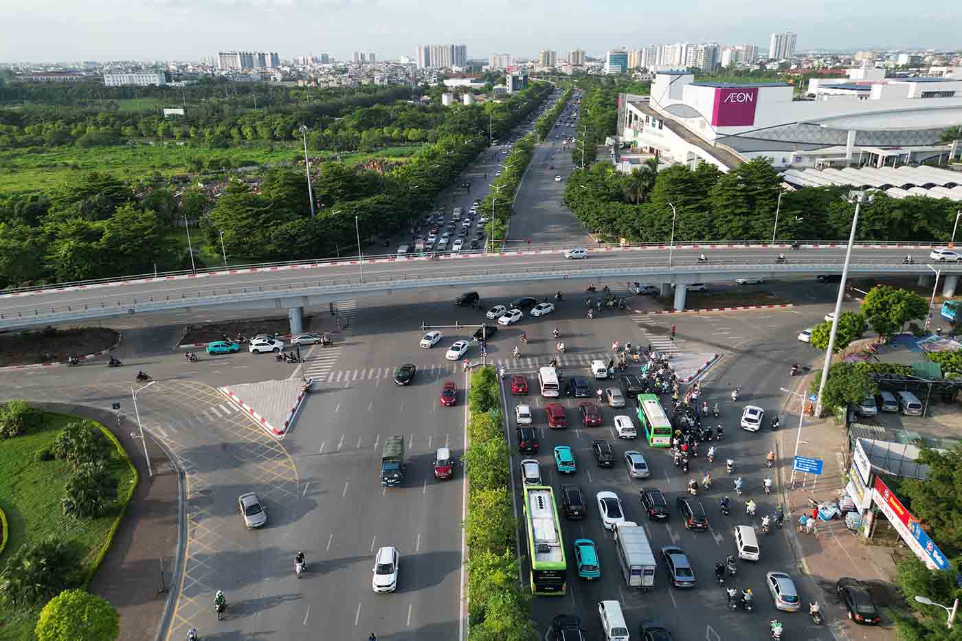 Co Linh交差点(ハノイ)に間もなく地下トンネルが建設される。写真:Song Huu