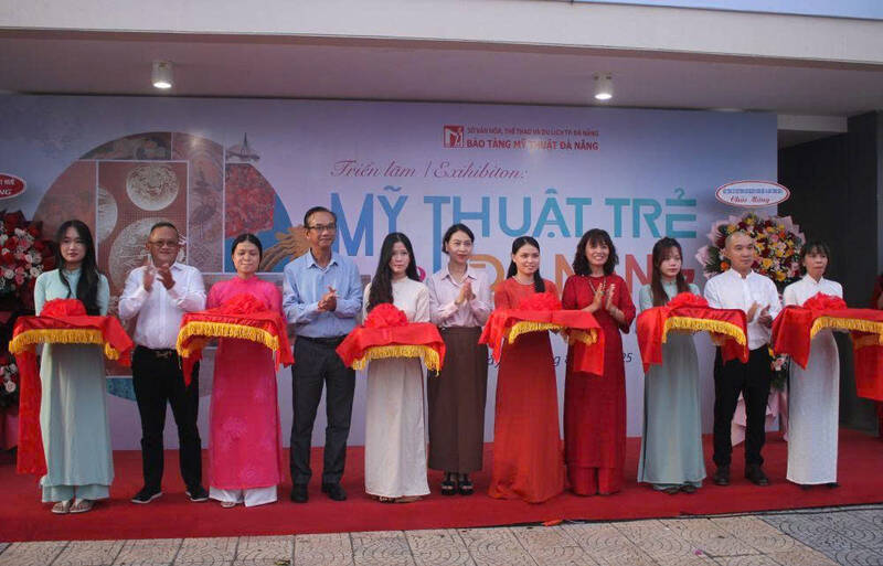On the afternoon of August 26, the Art Exhibition with the theme "Young Art - Da Nang 2025" opened at the Da Nang Fine Arts Museum. Photo: Thanh Huyen