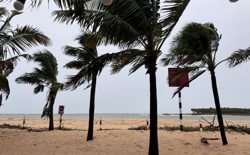 Weather forecast for tomorrow, August 27, the whole country will have thunderstorms due to the influence of storm No. 5. Photo: Cong Sang