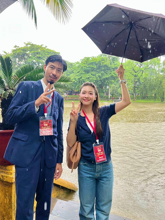 Den Vau chup hinh cung Kha Ngan. Anh: Nhan vat cung cap