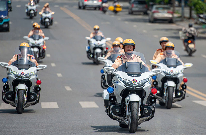 The traffic diversion tomorrow (August 27) will serve the preliminary approval program for the parade and march during the 80th Anniversary of National Day. Photo: V. Tuan