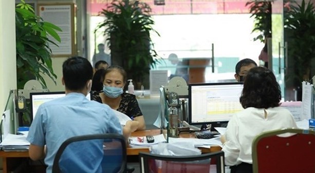 Hung Yen transfere les dossiers fiscaux au Centre administratif public. Photo : Hai Nguyen