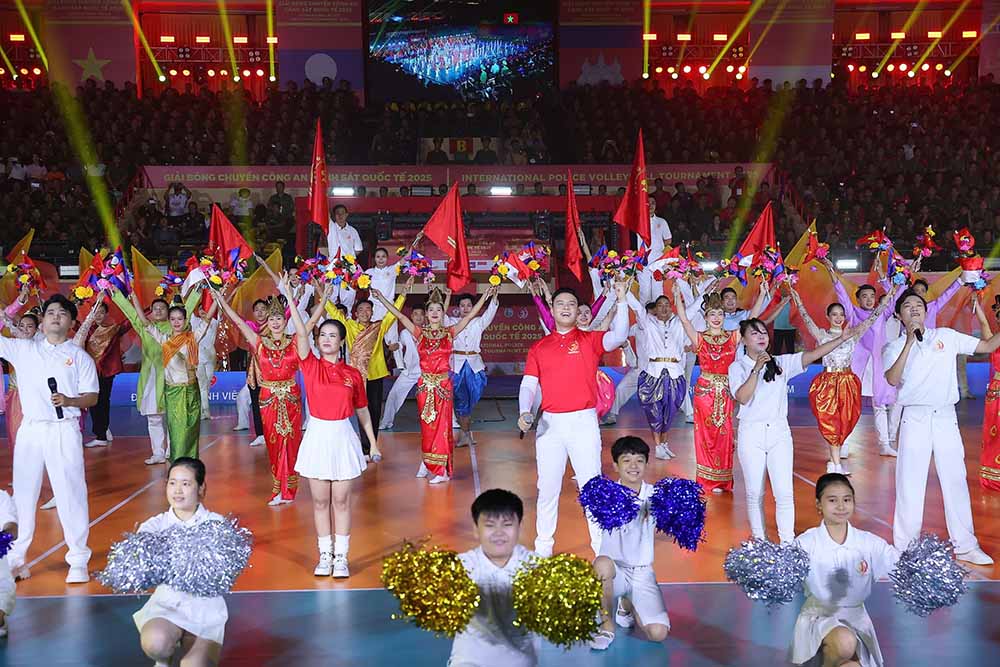 The 2025 International Police Volleyball Tournament officially kicked off in Ho Chi Minh City. Photo: Hoang Phong