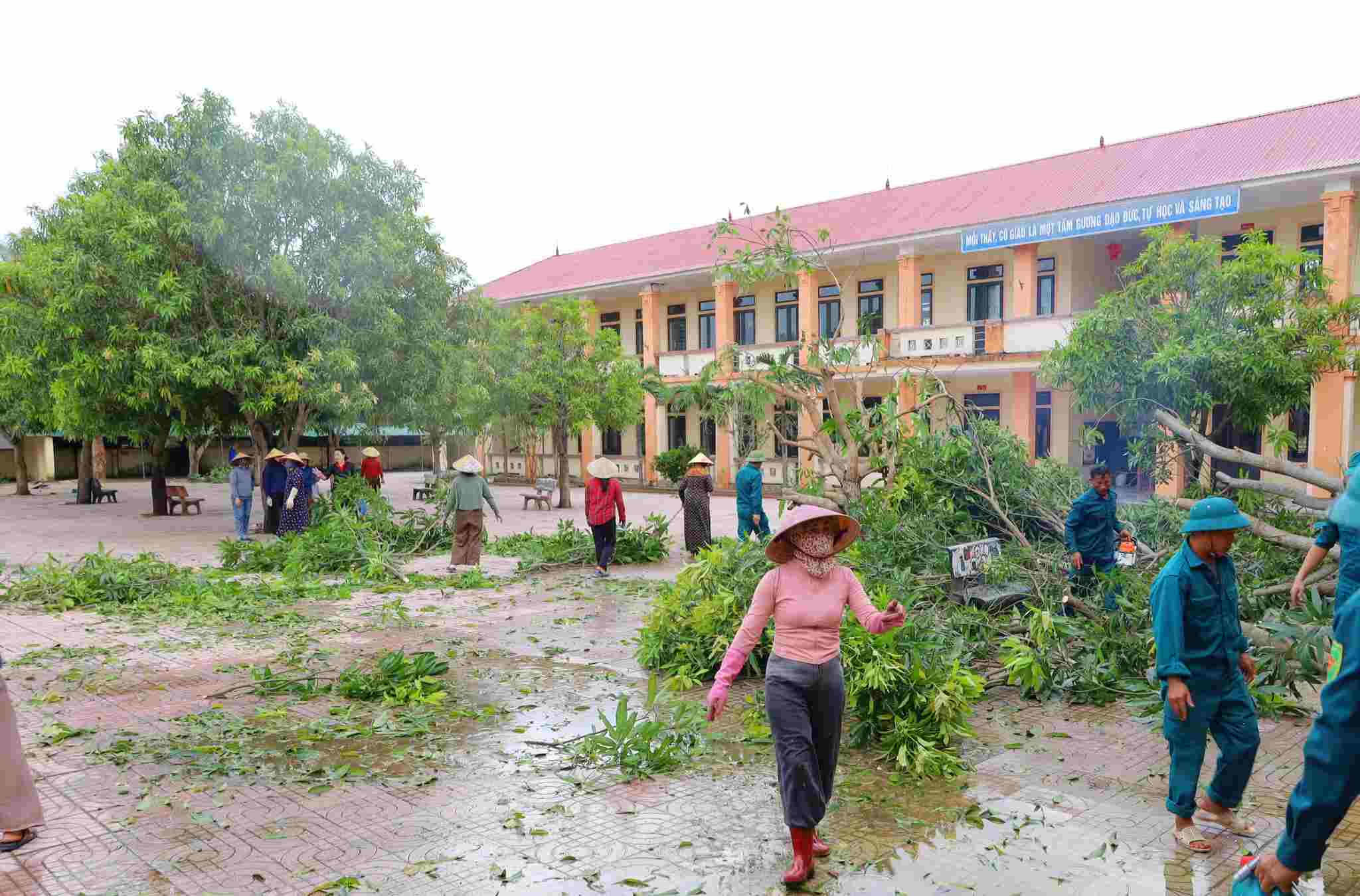 Bao so 5 da gay ra nhieu hau qua nang ne cho cac truong hoc tai Nghe An. Anh: Kieu Hoa