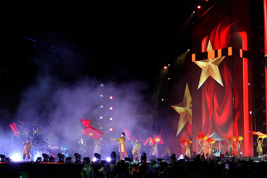 Under the rain of Hanoi, the concert "Vietnam in Me" is still brightly colored with emotions