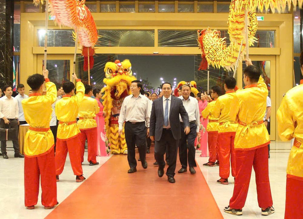 Prime Minister Pham Minh Chinh reviewed the opening program of the National Achievements Exhibition. Photo: Nguyen Linh/Van Hoa Newspaper