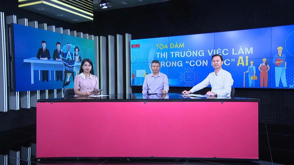 Cac khach moi tham du toa dam “Thi truong viec lam trong “con loc” AI“. Anh: Tat Thao