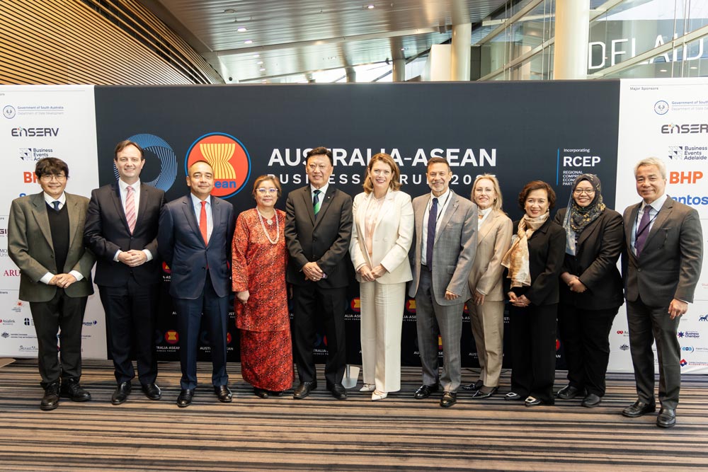 Professor Sharon Pickering, President and President of Monash University (sixth from left) and representatives from Australian and ASEAN diplomatic missions, businesses and academies at the Australian-ASEAN Business Forum. Photo: Provided by the enterprise