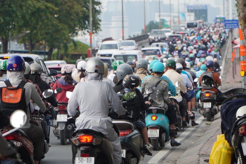Working hours have been extended for more than half an hour after Ho Chi Minh City banned cars from crossing Binh Trieu 1 Bridge
