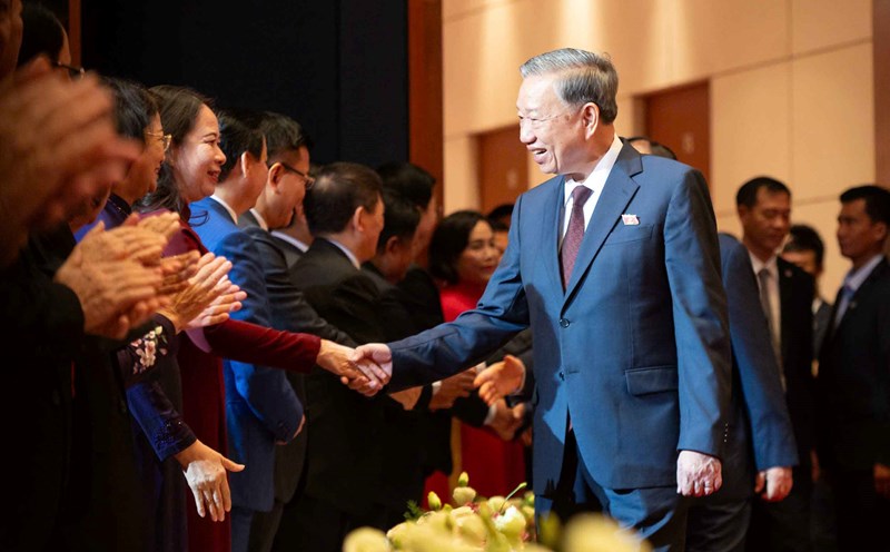 General Secretary To Lam met with nearly 2,000 National Assembly deputies from different periods. Photo: Pham Thang