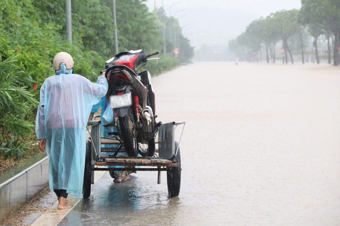 Theo ghi nhan, doan duong ngap dai khoang gan 1km.