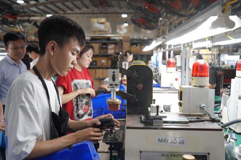 하이퐁의 산업 단지는 교통 흐름을 원활하게 하기 위해 노력하고 있습니다. 사진: Mai Dung