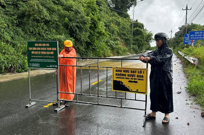 Hoang Sa and Da Nang roads connecting the coast to Son Tra peninsula play an important role in connecting tourism, but are often damaged every rainy and stormy season. Photo: An Thuong