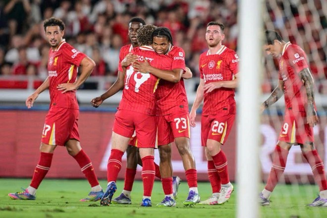 Rio Ngumoha brilla para ayudar al Liverpool a vencer al Newcastle. Foto: AFP