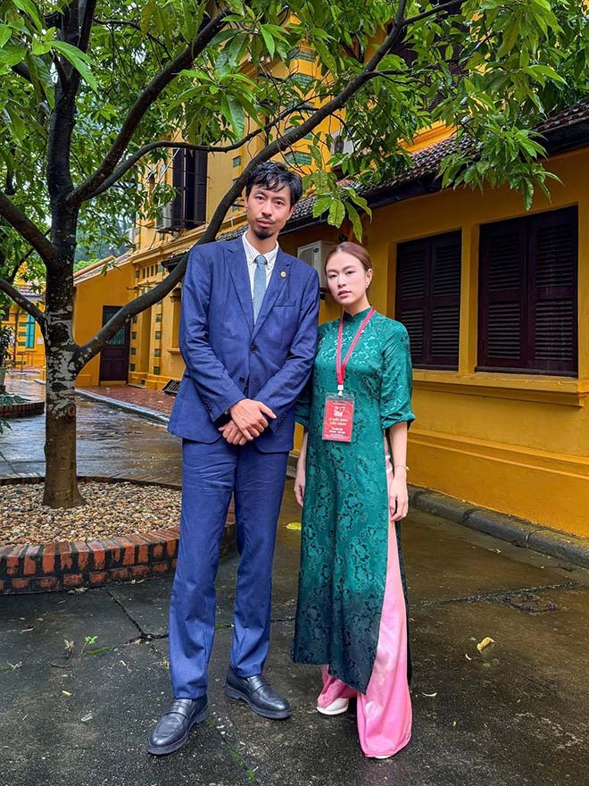 Hoang Thuy Linh dang anh chup cung Den Vau. Anh: Nhan vat cung cap