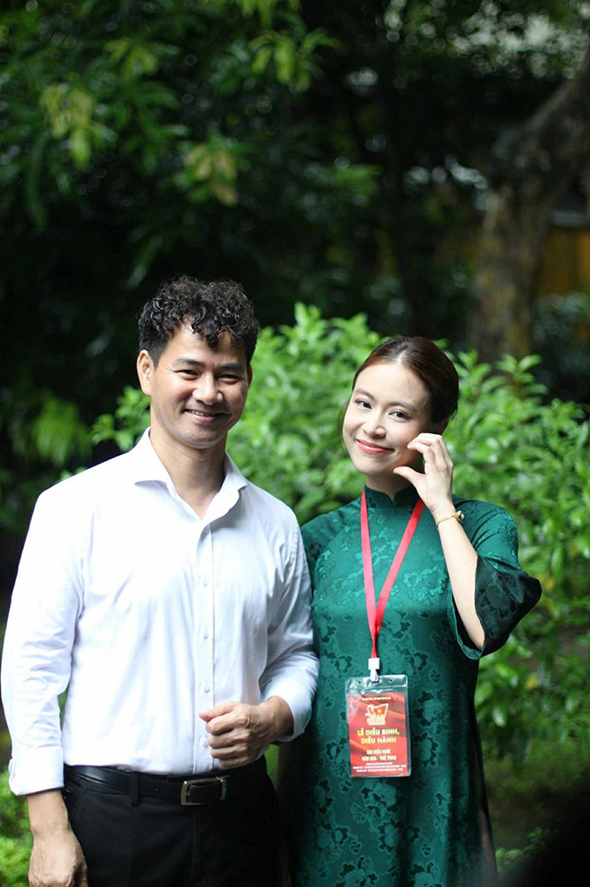 Hoang Thuy Linh chup anh ky niem cung NSND Xuan Bac. Anh: Nhan vat cung cap