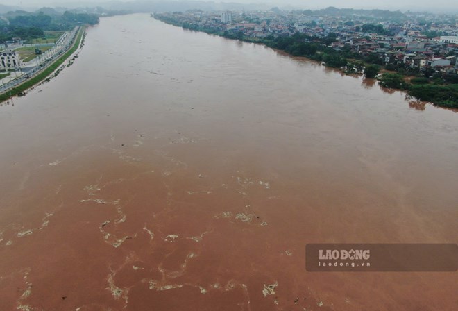 Lũ ở sông Hồng trên báo động 3, nhiều tuyến phố ở Lào Cai ngập sâu