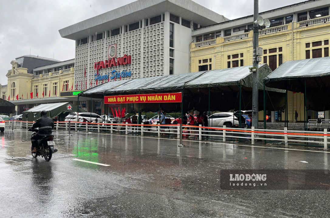 Hanoi has installed 10 battle tents to serve the A80 parade and parade. Photo: Nguyen Dat