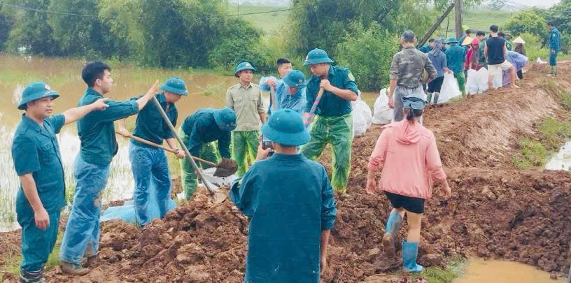 Xom Doi O, xa Tich Giang ngap trong “bien nuoc“. Anh: Phuong Hue