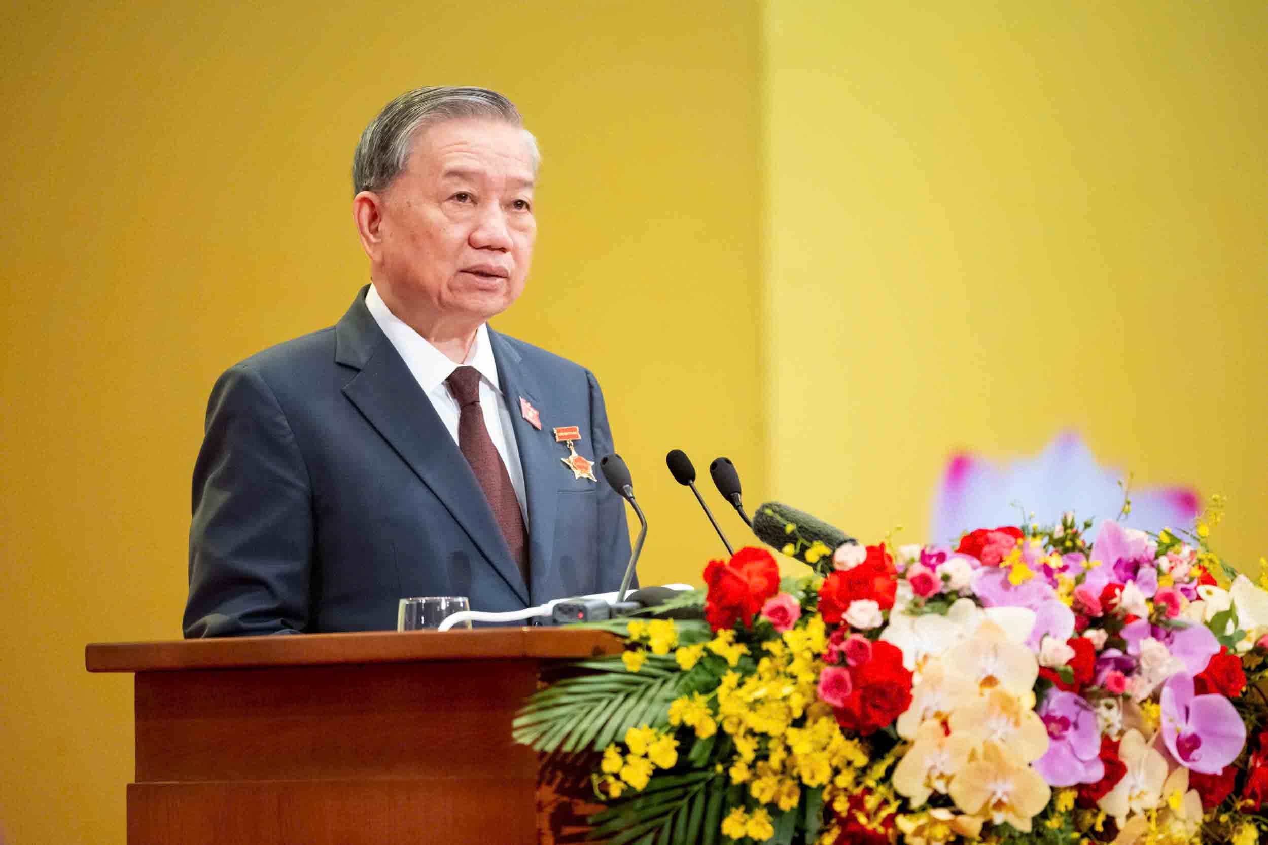 General Secretary To Lam spoke at the meeting of nearly 2,000 National Assembly deputies from different periods. Photo: Pham Thang.