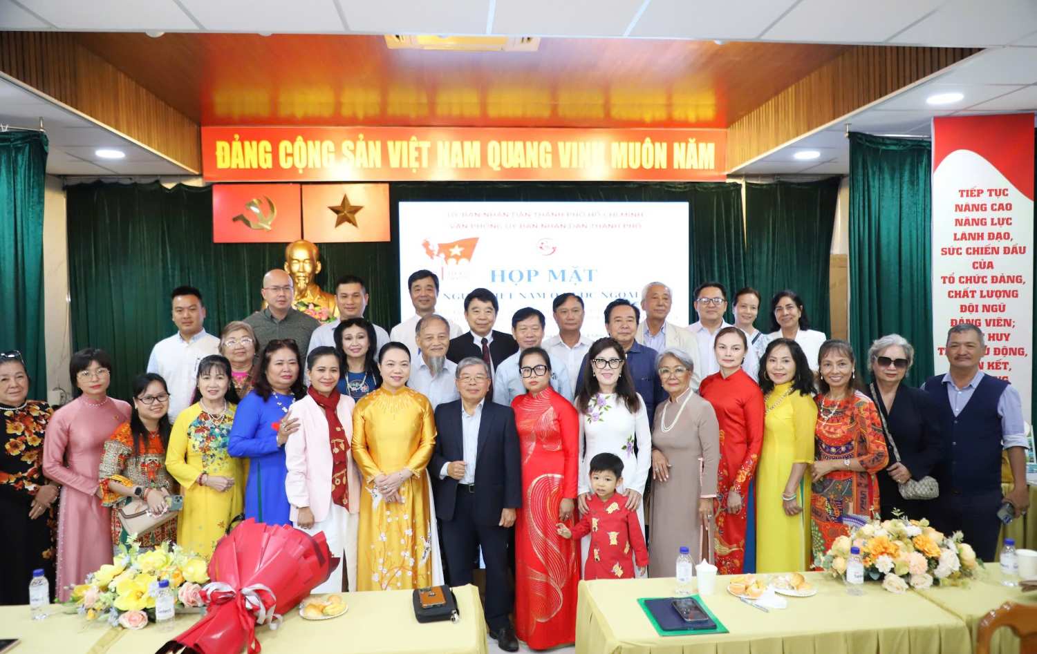 호치민시 인민위원회 해외 베트남인 간담회 개최. 사진: 응오 빈