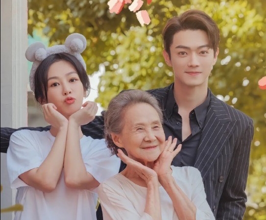 The U90 actress acted in the film with Duong Tu and Hua Khai. Photo: THVL.