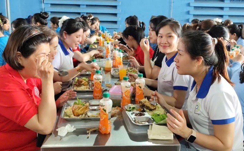 650 warm "Union Meals" at PI Vina Da Nang Co., Ltd. Photo: Tran Thi
