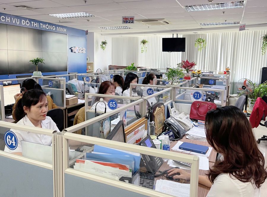 Da Nang implementa la contratacion de personal de transformacion digital en comunas y barrios. Foto: Tran Thi