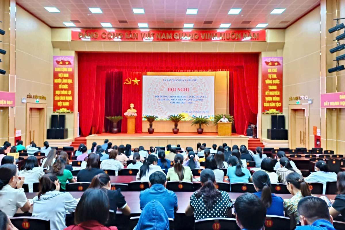 Conference scene at the Ba Che commune bridge point. Quang Ninh province. Photo: Pham Loi