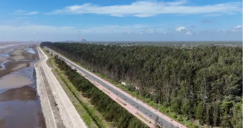 沿岸道路の完成、地域接続能力の向上。写真:Hoang Loc
