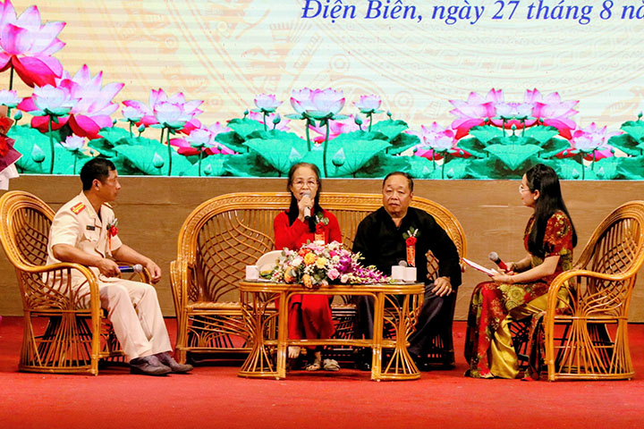 Hoi nghi giao luu voi cac dien hinh tien tien.